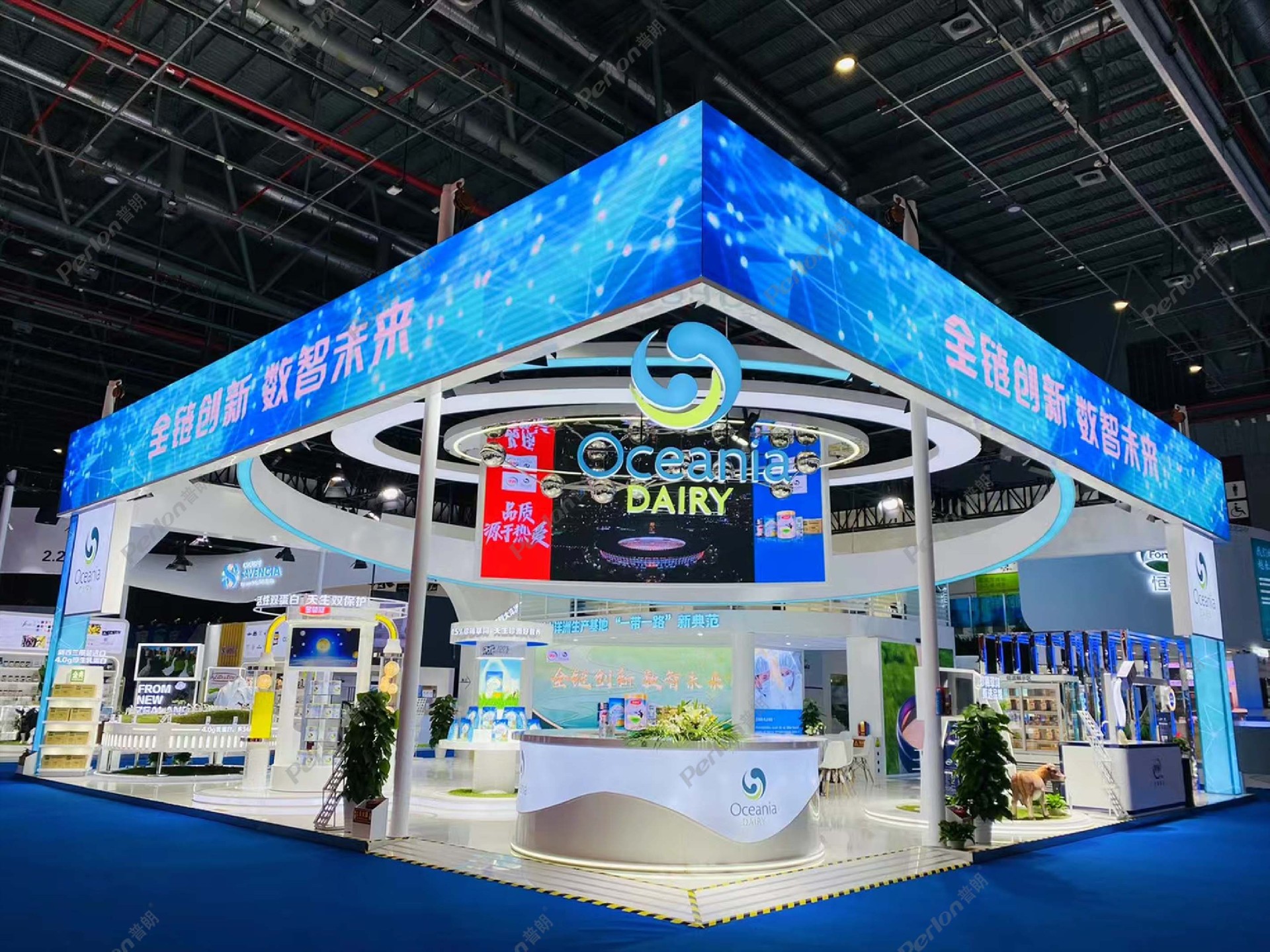 伊利2022年上海進(jìn)博會展臺搭建現(xiàn)場圖片